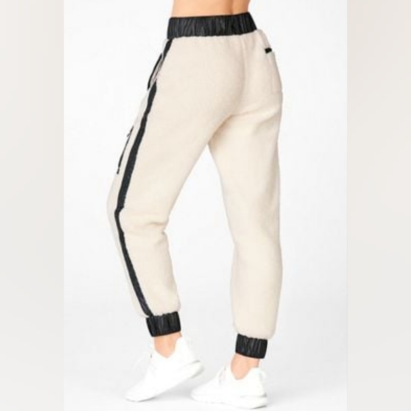 Fabletics Alaska Fleece Jogger Tusk/Black XS - Picture 2 of 14